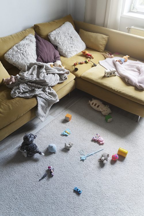 high-angle-messy-home-concept(縮小)